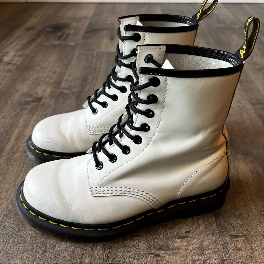 Dr Martens Womens 11822 White Leather Lace Up Boots Size 6